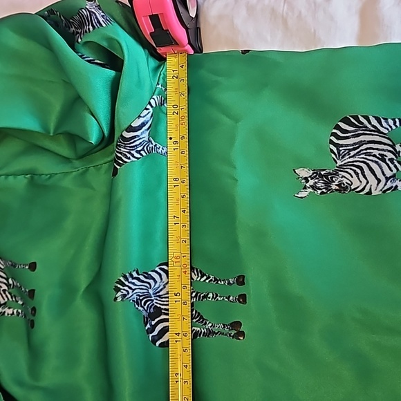 Green Zebra Button Down Size XL - Picture 5 of 7
